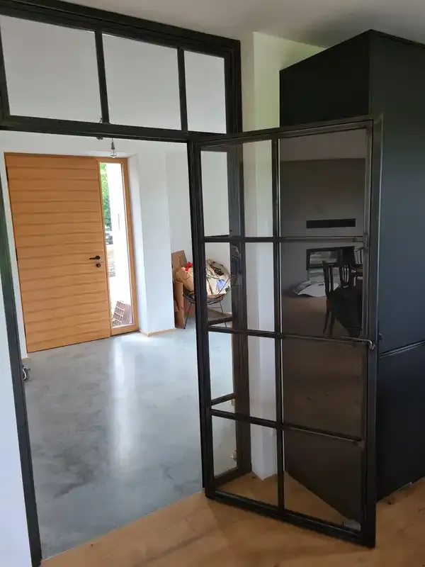 Stahl-Glas-Tür offen